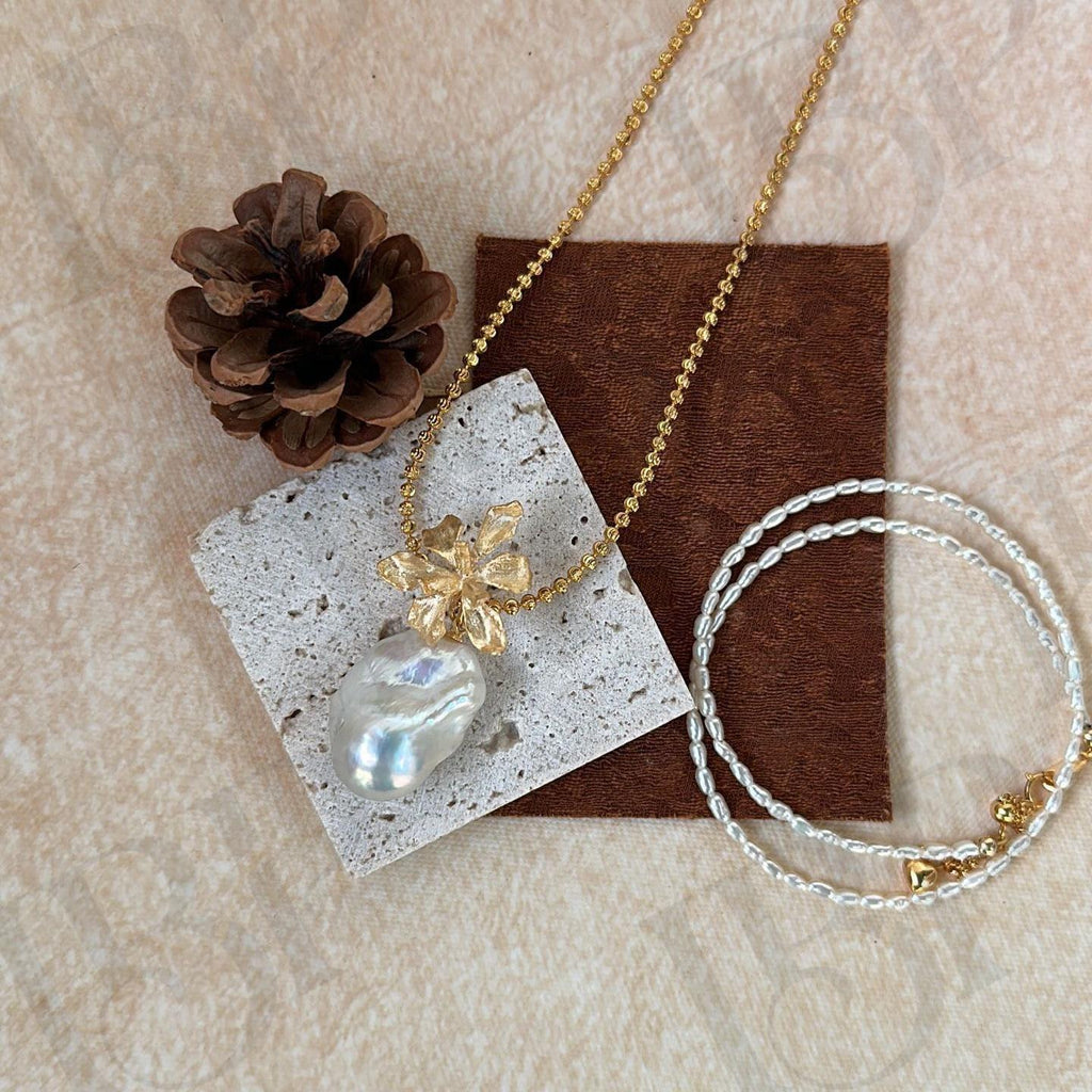 Baroque Pearl Flower Necklace - 18k Gold Vermeil Pendant - Irregular Beauty Pearl