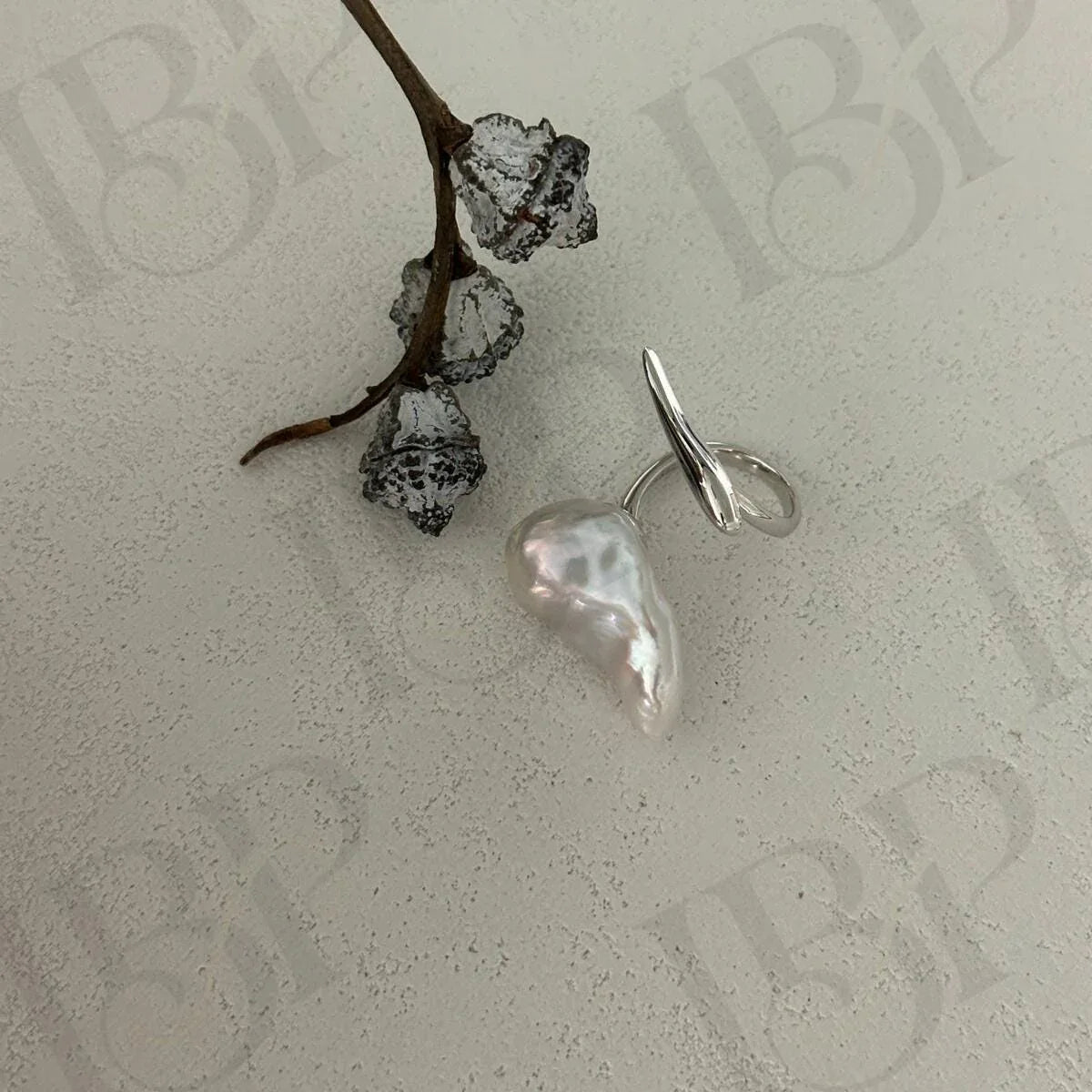 Edgy Baroque Pearl Ring - Sculptural Sterling Silver Statement Jewelry - Irregular Beauty Pearl